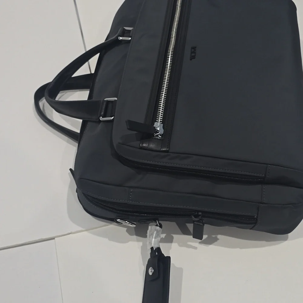 NWT ✅ TUMI OAKFIELD GREY LARGE LAPTOP BRIEFCASE GREY✨ BRAND NEW WITH TAGS